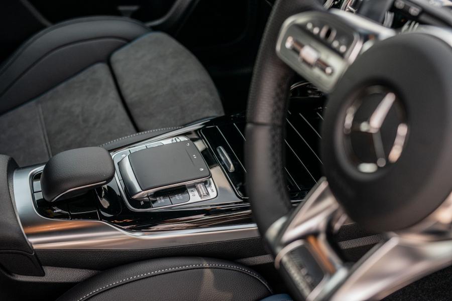 Детали интерьера Mercedes-AMG A35 4Matic Edition 1 (W177) 2019 года  (JP) (фото 29 из 57)